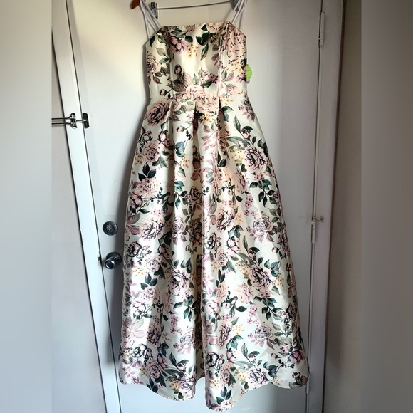 ❌SOLD❌Windsor Holland Strapless Floral Ball Gown Size 5 - Picture 5 of 16